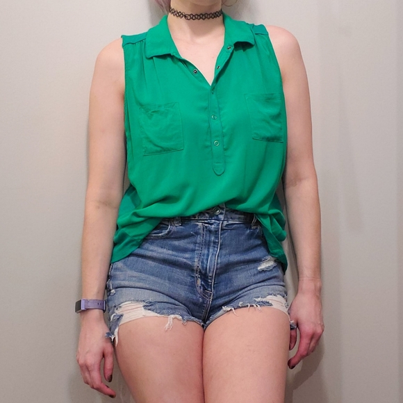 Sleeveless Two by Vince Camuto Collared Top - Picture 1 of 6